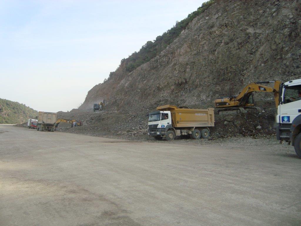 BİTLİS İLİ KÜÇÜKSU-PERVARİ İL YOLU (Km 0+000-56+000) TOPRAK İŞLERİ,SANAT YAPILARI VE ÜST YAPI İŞLERİ